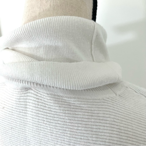 L’AGENCE Turtleneck Sweater, NWT Ribbed Cream White Closet Staple - Picture 4 of 6